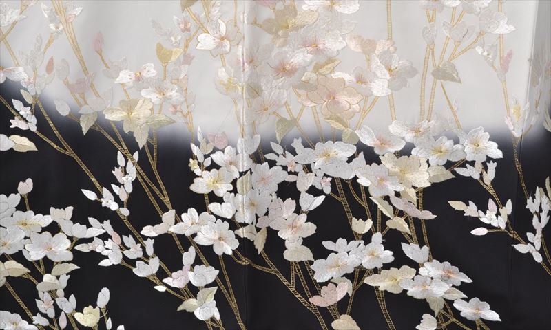 訪問着［白地の花模様］