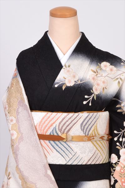 訪問着［黒地の枝垂桜模様］