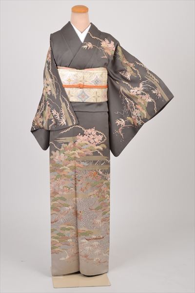 訪問着［灰色地の花筏模様］