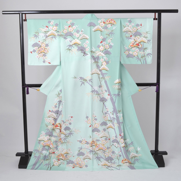 訪問着［白緑色地の松竹梅模様］