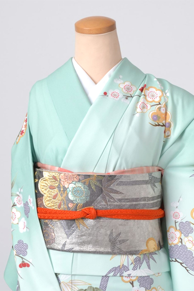 訪問着［白緑色地の松竹梅模様］