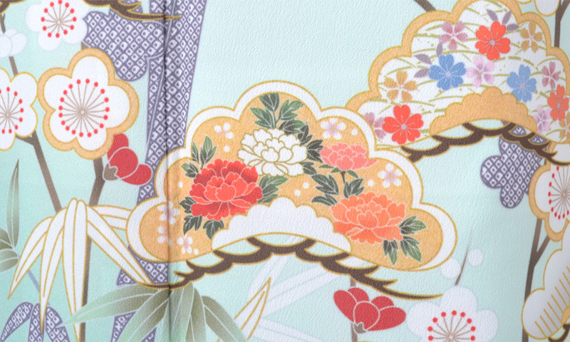 訪問着［白緑色地の松竹梅模様］