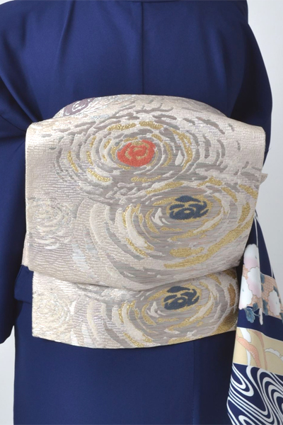 訪問着［紺地に流水と露芝模様］