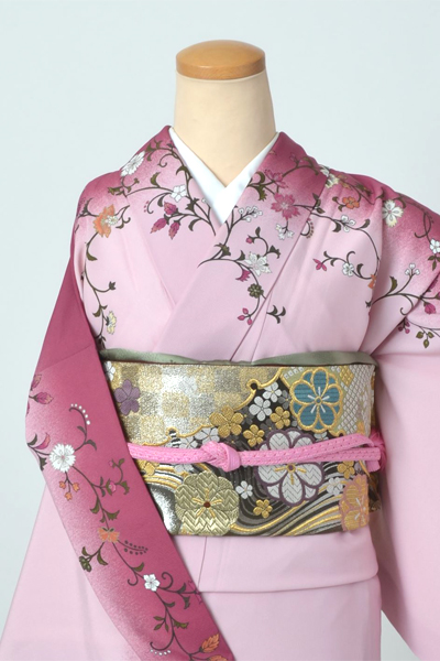 訪問着［牡丹色濃淡地に唐花唐草模様］
