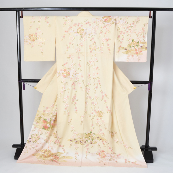 訪問着「クリーム色に枝垂れ桜」
