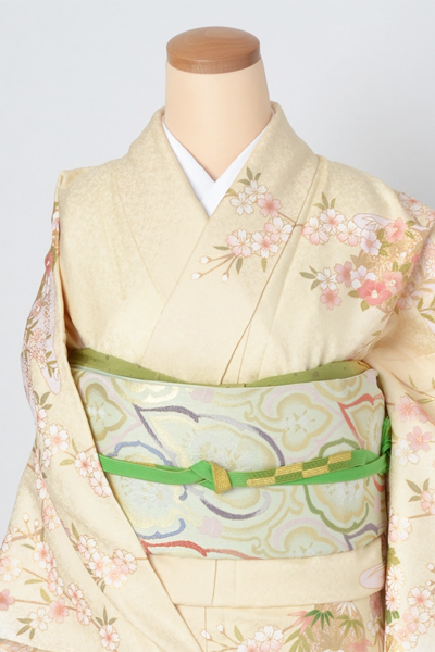 訪問着「クリーム色に枝垂れ桜」