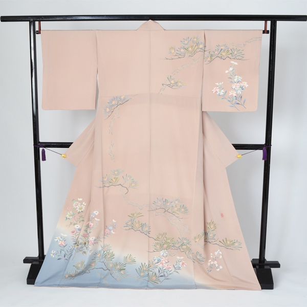 訪問着「退紅色に牡丹・若松模様」