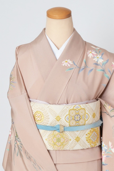 訪問着「退紅色に牡丹・若松模様」