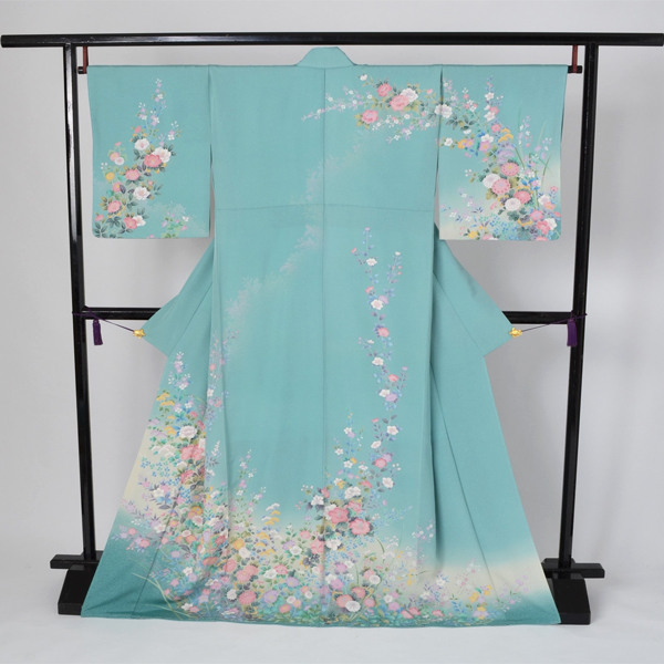 訪問着「薄浅葱色に牡丹模様」