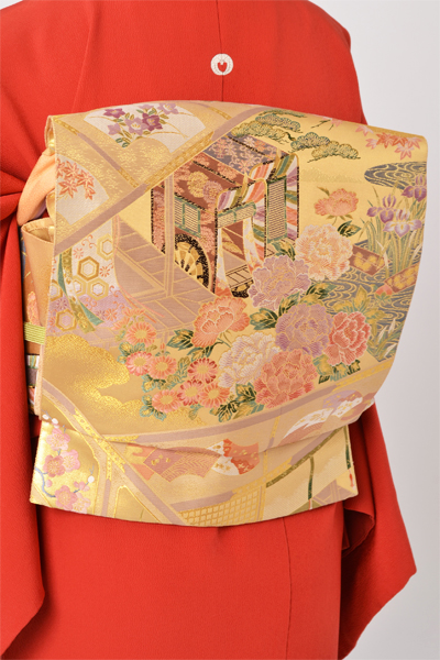 色無地(赤地の縮緬)