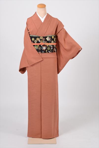 色無地［洗い朱地の松葉地紋］