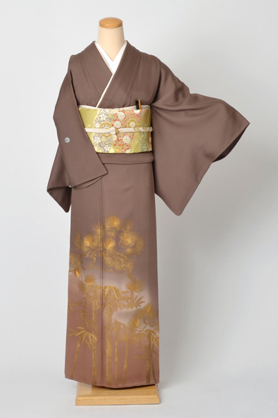 色留袖[茶色の松竹模様 ]