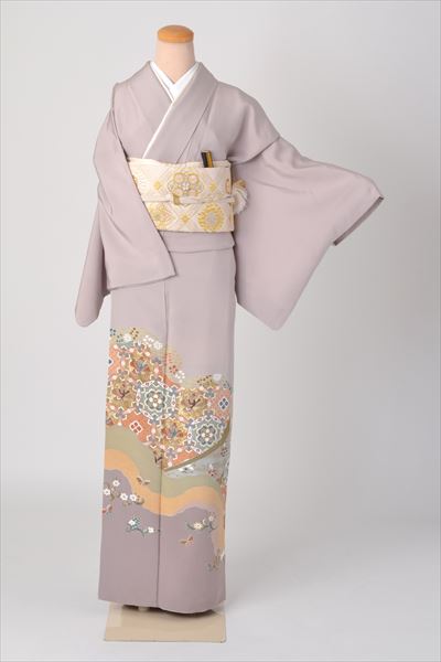色留袖［藤色の七宝模様］