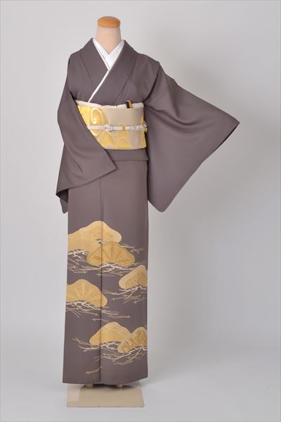 色留袖［葡萄鼠色の松模様］