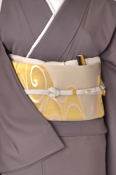 色留袖［葡萄鼠色の松模様］