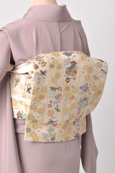 色留袖[うす紫の貝模様]