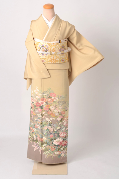 色留袖[黄蘗色地の花模様]