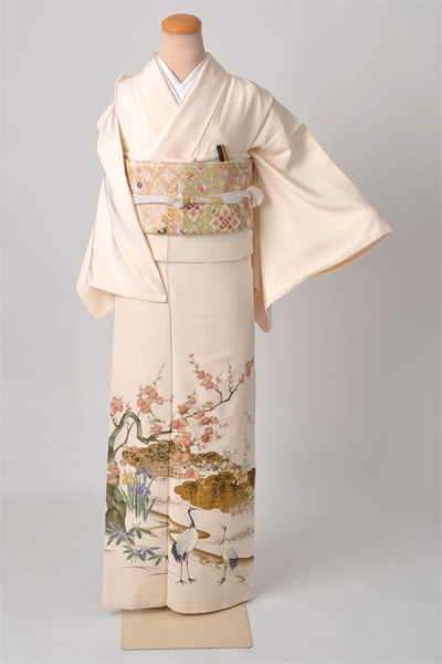 色留袖[侑征作白地寿鶴紅白梅模様]