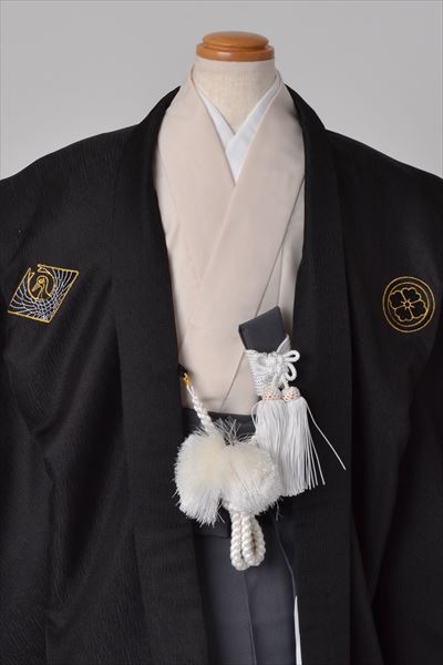 紋付羽織・袴［ジュニア黒紋付・グレー袴］