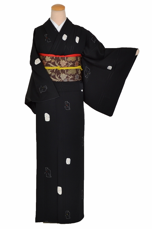 小紋［黒地の椿模様］