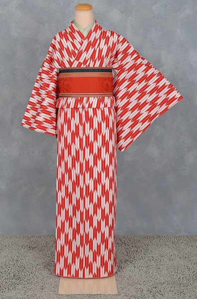shibuya casual［赤色地の矢絣模様］