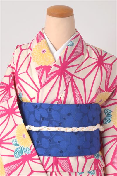 小紋［白地の麻の葉模様］