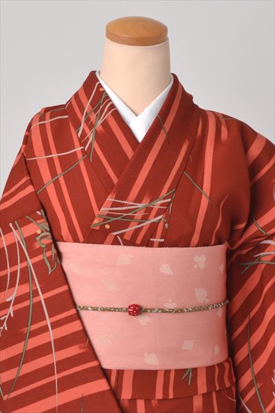 小紋［臙脂色の草花模様］