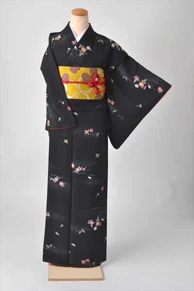 小紋［黒地の桜と松模様］