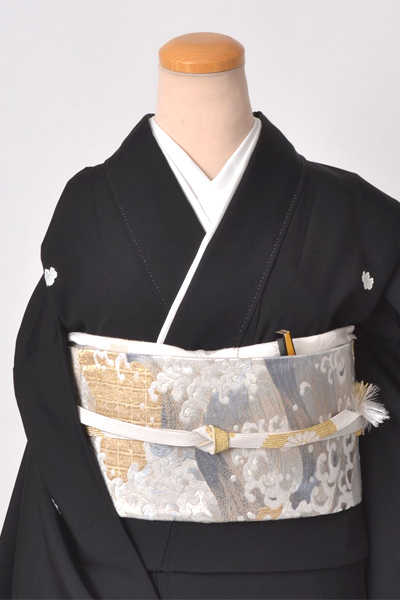 黒留袖[牡丹唐草模様]