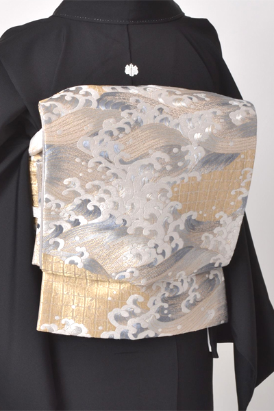 黒留袖[牡丹唐草模様]