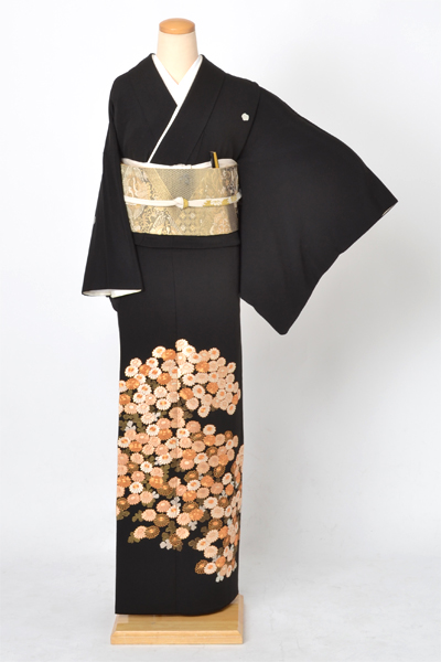 黒留袖[刺繍・菊]