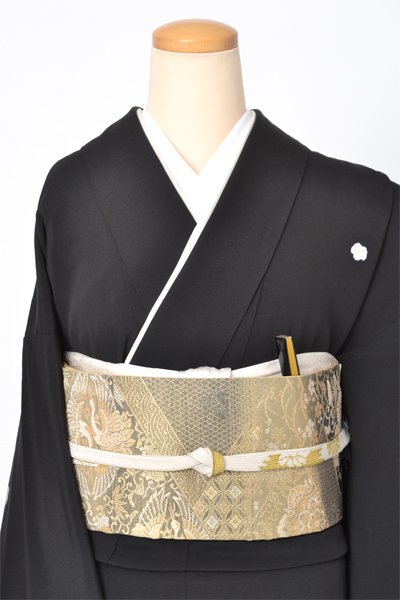 黒留袖[刺繍・菊]