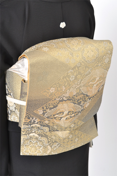 黒留袖[刺繍・菊]