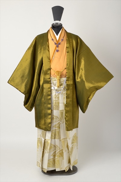 目立ちたい!成人式ファッション(緑系金羽織)