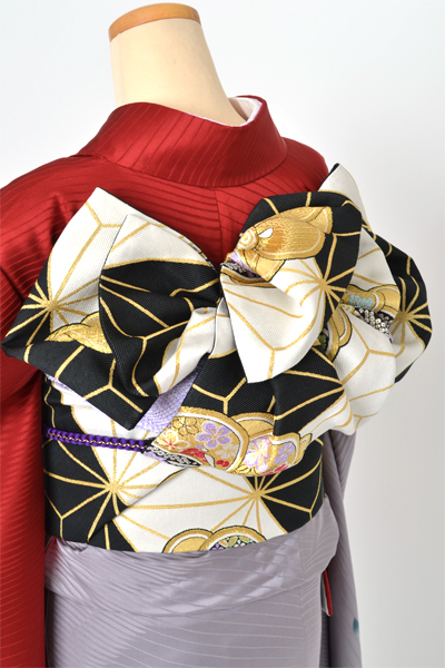 単衣振袖［赤地の花模様］