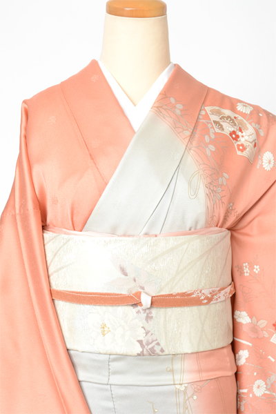 単衣訪問着［洗い朱色の絵馬模様］