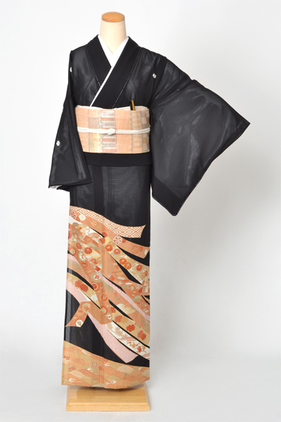 絽黒留袖[熨斗模様]