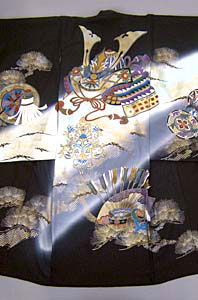 男児産着［黒地に兜模様］