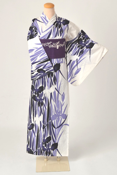 浴衣［白地の菖蒲模様］