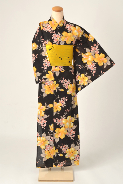 浴衣［黒地の花模様］