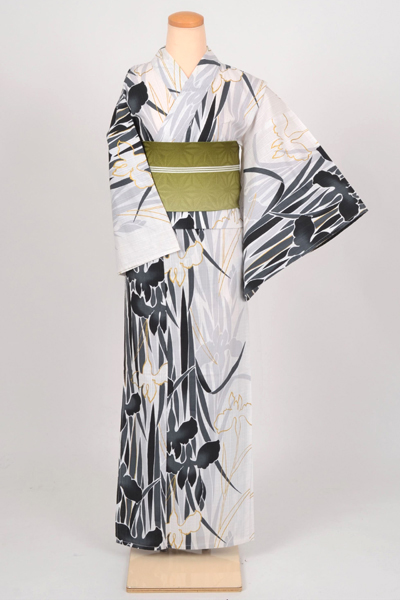浴衣［白地の菖蒲模様］