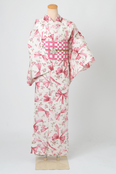 浴衣［生成りに花とりぼん模様］
