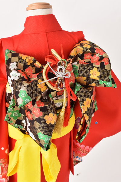 七歳祝着【朱赤地に四季の草花】