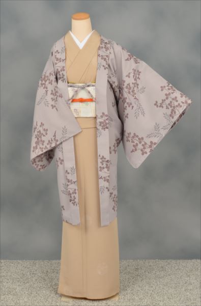 [ 趣味性が際立つ長羽織 ]