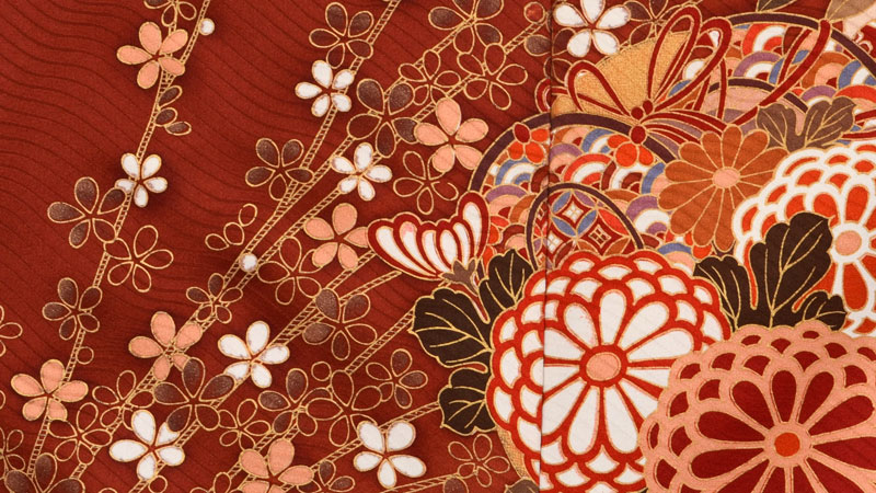 振袖[黄土色と赤茶の地、四季の花]