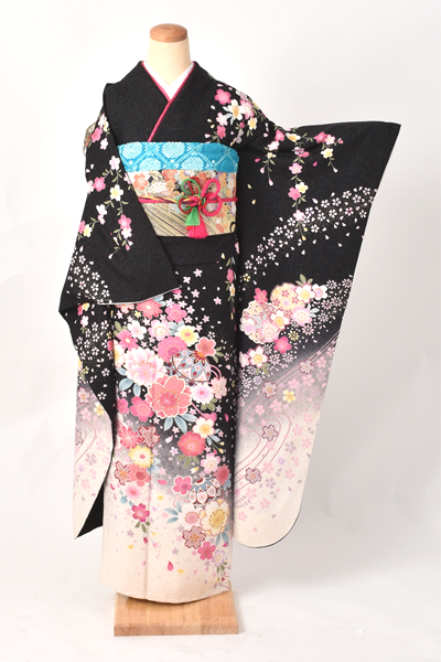 振袖［黒地に桜］