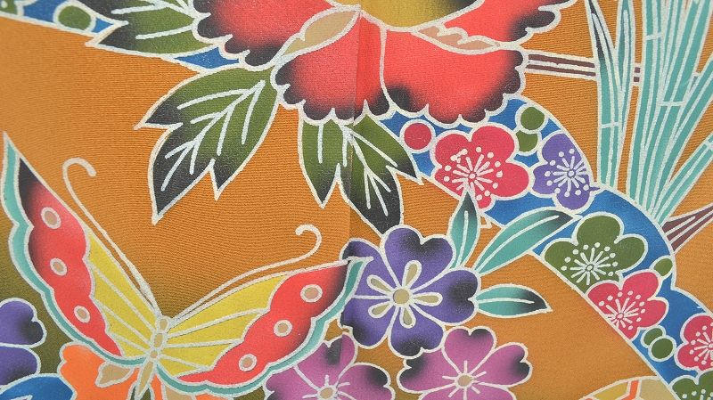 振袖(目にも鮮やかな紅型・からし色)