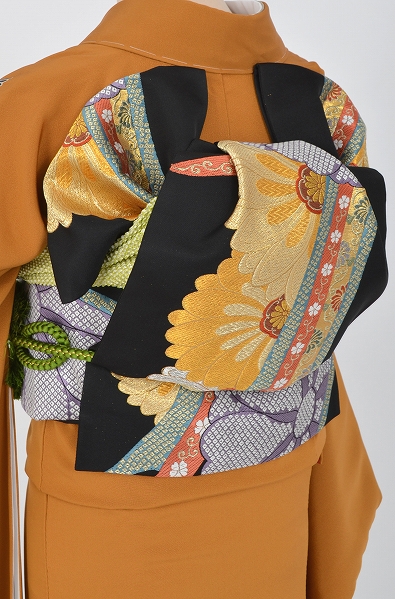 振袖(目にも鮮やかな紅型・からし色)