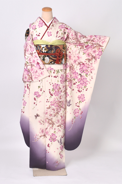 振袖【上質な生成り縮緬に桜】