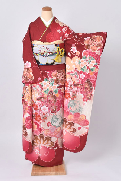 振袖【赤いラメ地に大胆華尽くし】